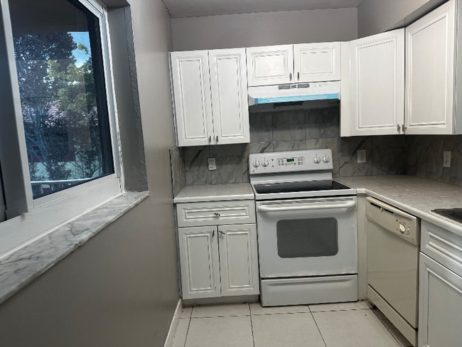 3556 NW 114th Terrace in Coral Springs, FL - Building Photo - Building Photo