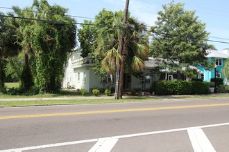 Multifamily - 5 Units in Tarpon Springs, FL - Building Photo - Building Photo