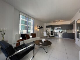 2001 S Biscayne Blvd in Miami, FL - Building Photo