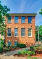 6500 Osprey Point Ln in Franconia, VA - Building Photo
