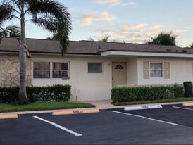 2894 Crosley Dr W in West Palm Beach, FL - Building Photo