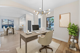 4414 E Briles Rd in Phoenix, AZ - Foto de edificio - Building Photo