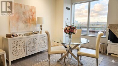 2 Clairtrell Rd in Toronto, ON - Building Photo - Building Photo