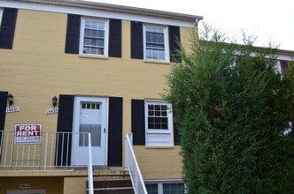 14435 Turin Ln in Centreville, VA - Building Photo - Building Photo