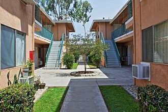 Pine Brook in Riverside, CA - Foto de edificio - Building Photo