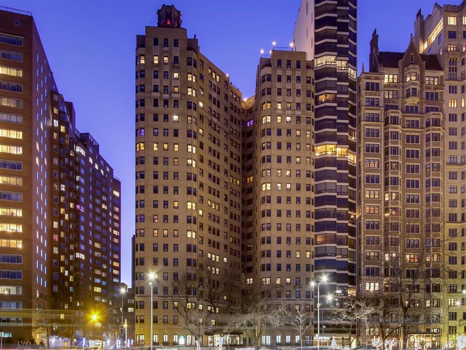 The Deco North Lake Shore in Chicago, IL - Building Photo