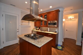 1406 W Cornelia Ave, Unit 2 in Chicago, IL - Building Photo - Building Photo