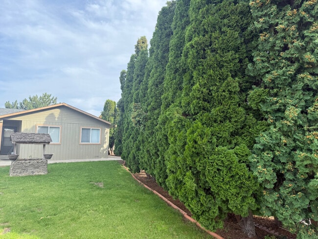 6402 Fremont Dr in Yakima, WA - Building Photo - Building Photo