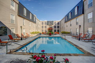 Avalon Square Apartments in Houston, TX - Foto de edificio - Building Photo