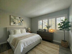 345 N Melrose Dr in Vista, CA - Building Photo - Building Photo