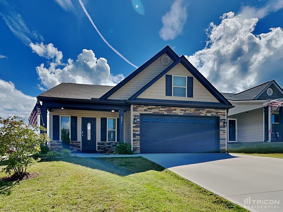 801 Alley Ridge Dr in Inman, SC - Foto de edificio