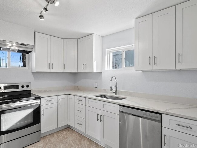 property at 1315 W Nevada Pl