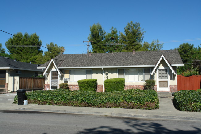 2456 Karen Dr in Santa Clara, CA - Foto de edificio - Building Photo