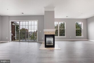 12765 Fair Crest Ct in Fairfax, VA - Building Photo - Building Photo