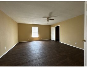 4905 Weber Rd in Corpus Christi, TX - Building Photo - Building Photo