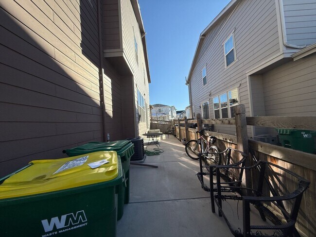 21932 E Radcliff Cir in Aurora, CO - Foto de edificio - Building Photo