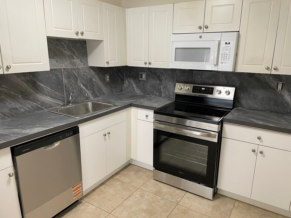 760 SE 2nd Ave, Unit G105 in Deerfield Beach, FL - Foto de edificio
