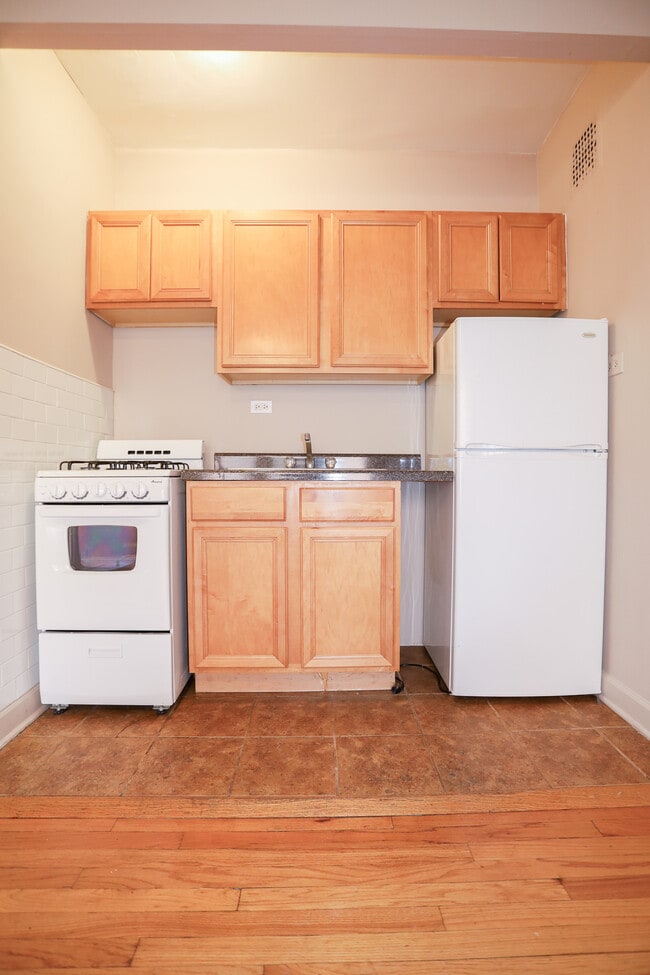 3353 W Eastwood Ave, Unit #14 in Chicago, IL - Building Photo - Building Photo