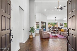 10628 E Cinnabar Ave, Unit 40 in Scottsdale, AZ - Building Photo - Building Photo