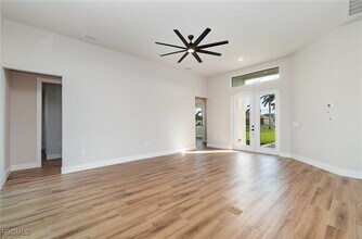 1915 NW 29th Ave in Cape Coral, FL - Foto de edificio - Building Photo