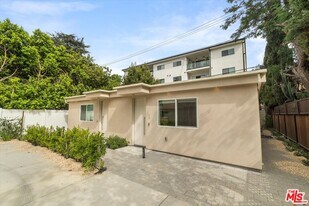 11023 1/2 Blix St in Los Angeles, CA - Building Photo