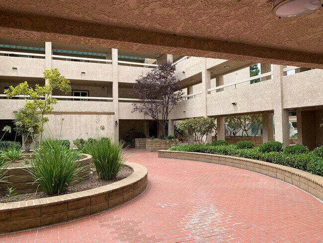 12141 Centralia St, Unit 106 in Lakewood, CA - Building Photo - Building Photo