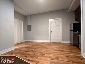 4542 N Damen Ave, Unit 102 in Chicago, IL - Building Photo - Building Photo