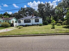 8017 Oakwood St in Jacksonville, FL - Building Photo