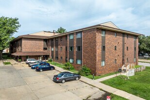 Highland Park Apartments (DSM) in Des Moines, IA - Building Photo