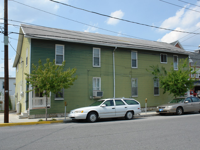 9 E Big Spring Ave in Newville, PA - Foto de edificio - Building Photo