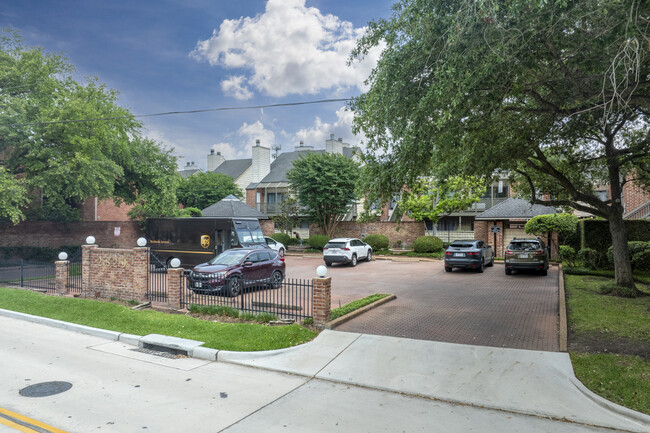 Park St. John Condominiums in Houston, TX - Foto de edificio - Building Photo