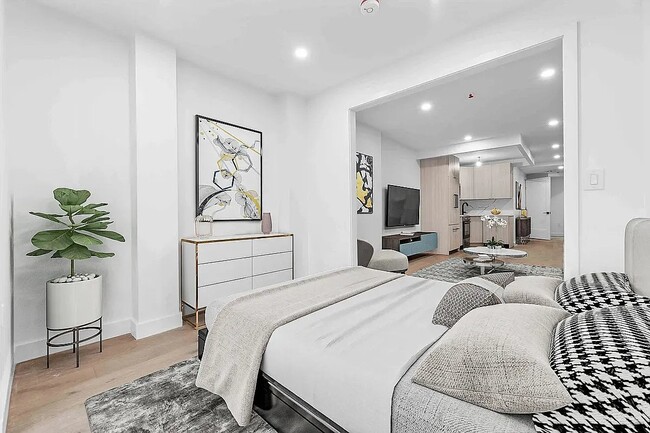 18 E 13th St in New York, NY - Building Photo - Building Photo