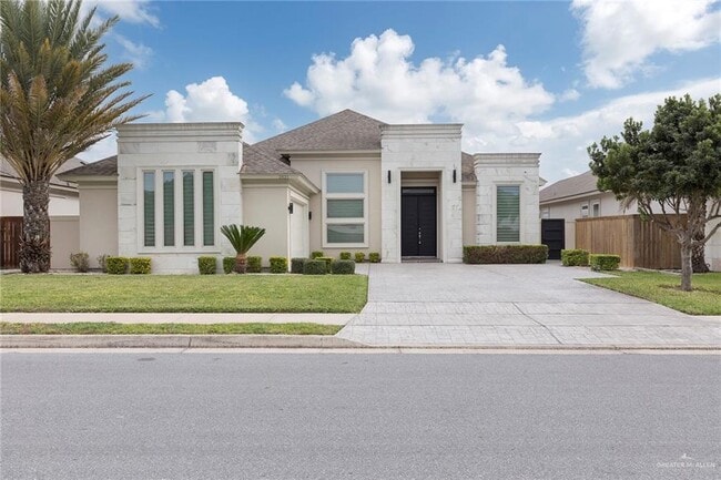 2200 S 10th St in McAllen, TX - Building Photo - Building Photo