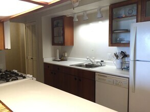 2405 Kalanianaole St in Hilo, HI - Building Photo - Building Photo