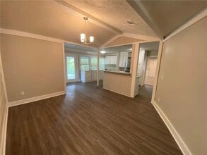 32 Woodland Dr in Phenix City, AL - Foto de edificio - Building Photo