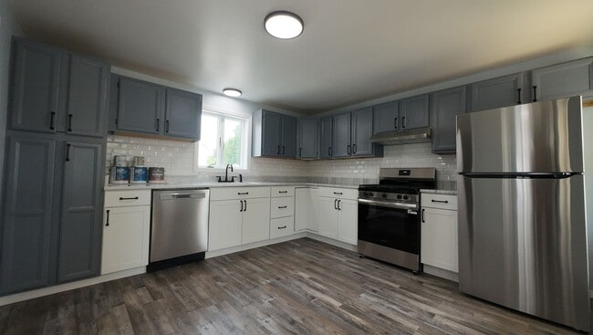 823 Hayward St in Manchester, NH - Building Photo - Building Photo