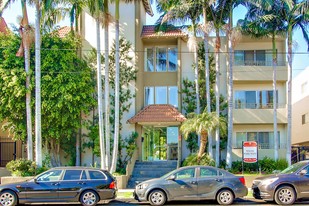 Willis Park West in Sherman Oaks, CA - Building Photo