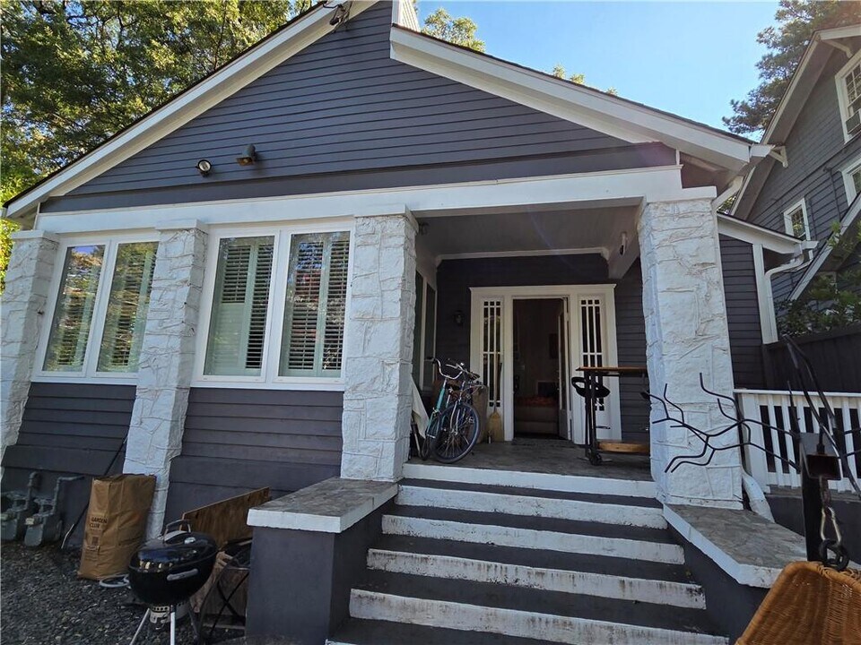 929 Argonne Ave NE in Atlanta, GA - Building Photo