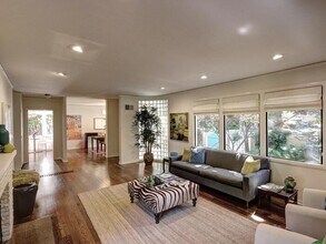 2696 Land Park Dr in Sacramento, CA - Building Photo - Building Photo