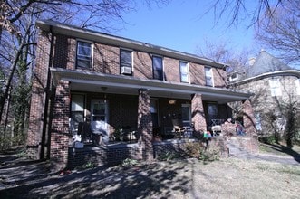515 Summit Ave in Greensboro, NC - Foto de edificio - Building Photo