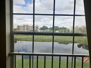 2841 N Oakland Forest Dr in Oakland Park, FL - Building Photo - Building Photo
