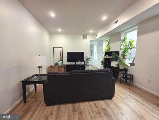 property at 742 S 4th St