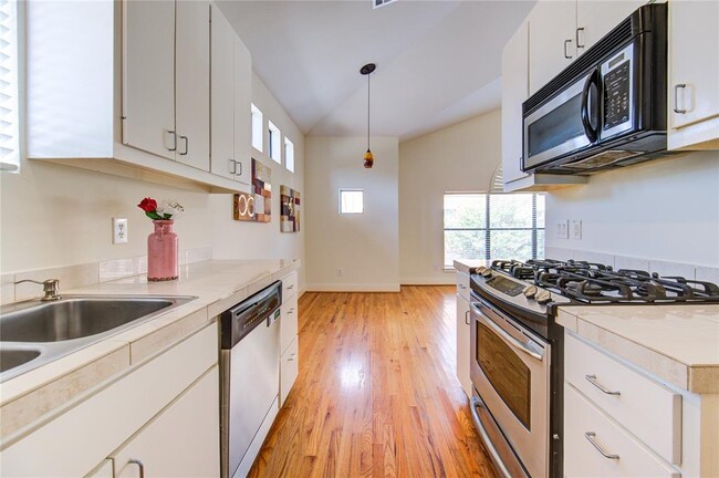 8656 Meadowcroft Dr