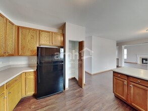 6512 Fitzer Dr in Joliet, IL - Foto de edificio - Building Photo