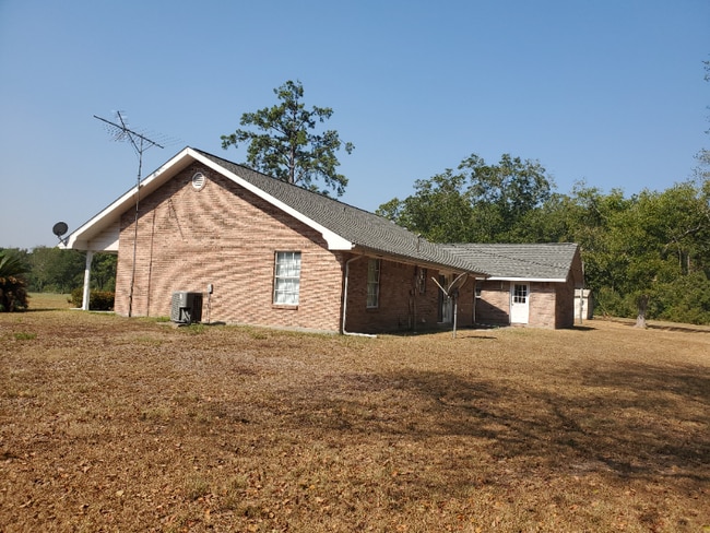 1139 State Rte 394 in Deridder, LA - Foto de edificio - Building Photo