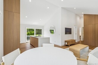 96 Town Ln in East Hampton, NY - Building Photo - Building Photo