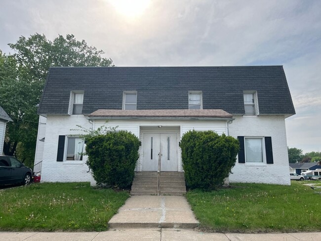 property at 618 N 16th St