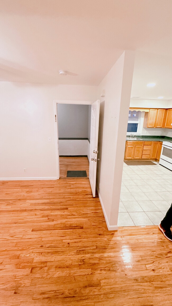 71 Hartford St, Unit Apt 2 in Newark, NJ - Foto de edificio - Building Photo