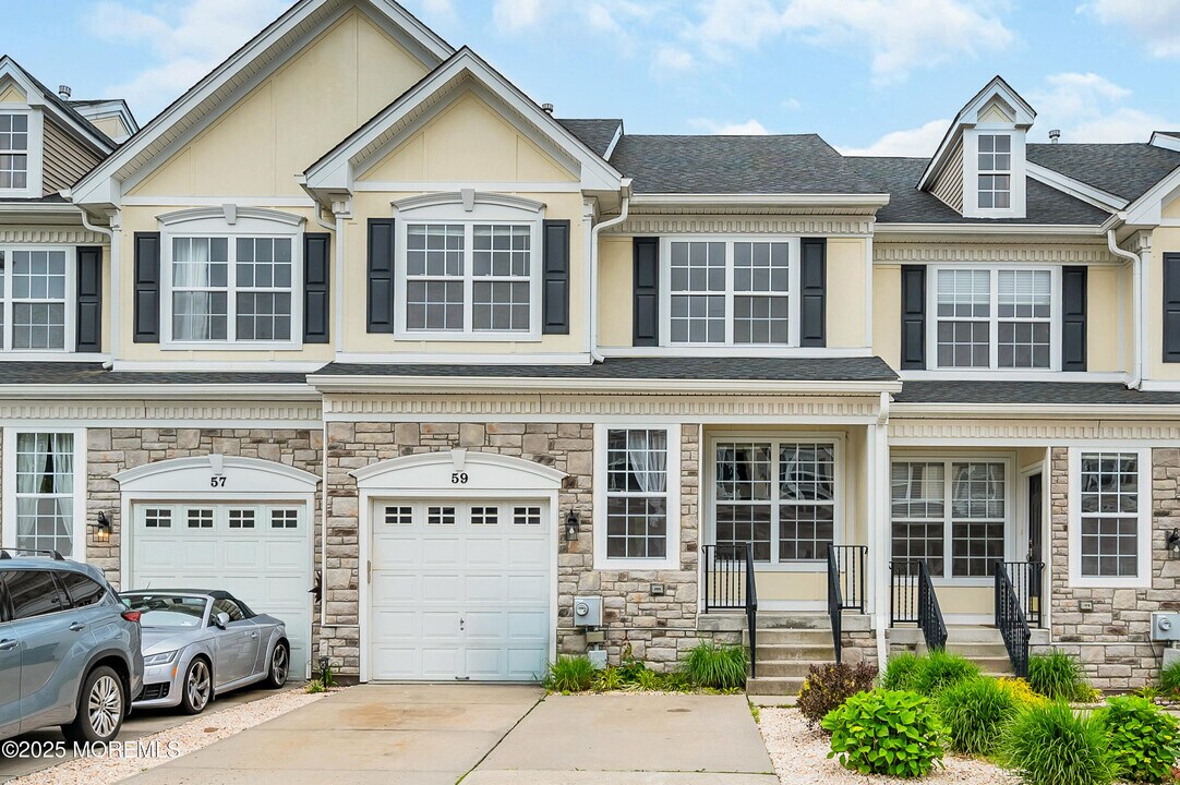 59 Brookfield Dr in Jackson Township, NJ - Foto de edificio