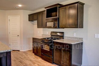 7214 S Laurel Pl in Broken Arrow, OK - Building Photo - Building Photo